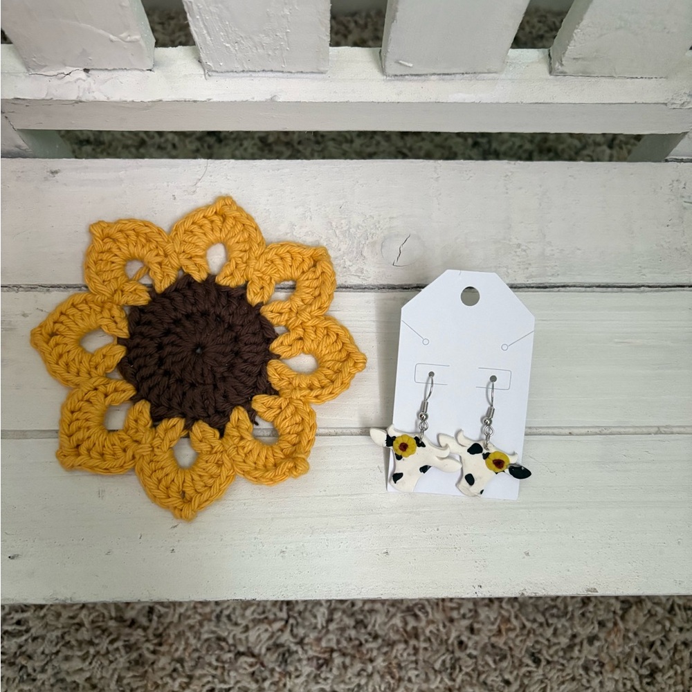 NWT Holstein Cow with Sunflower accent Earrings - Picture 2 of 2